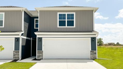 2435 Chloe Lane Hiawatha IA 52233