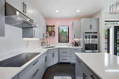 156 Prairie Hill Lane Iowa City IA 52246
