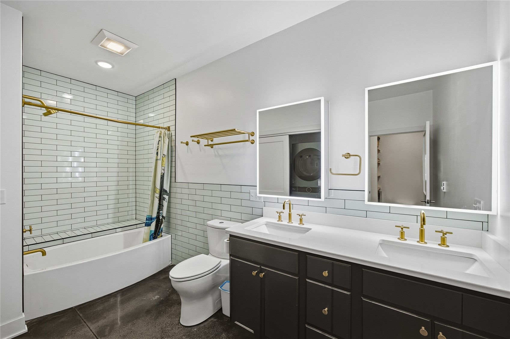 156 Prairie Hill Lane Iowa City IA 52246