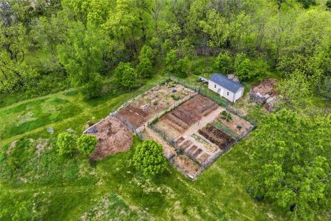156 Prairie Hill Lane Iowa City IA 52246