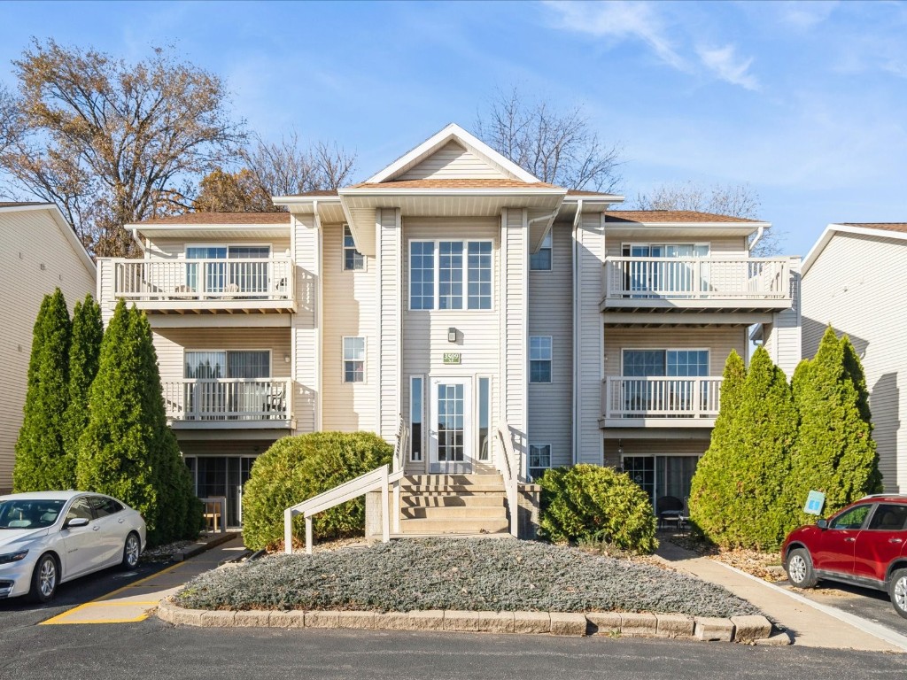 Cedar Rapids IA, 3509 E Avenue NW, Unit D