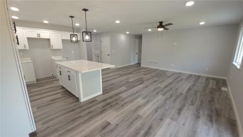 1411 13th Avenue Belle Plaine IA 52208