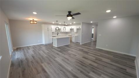 1411 13th Avenue Belle Plaine IA 52208