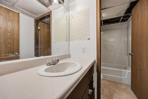 2955 Bowling Street SW Cedar Rapids IA 52404