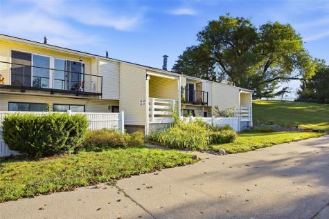2955 Bowling Street SW Cedar Rapids IA 52404