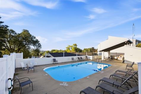 2955 Bowling Street SW Cedar Rapids IA 52404