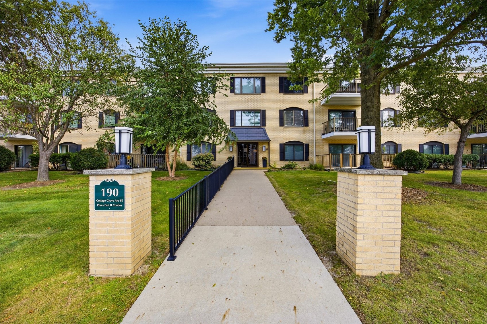 Cedar Rapids IA, 190 Cottage Grove Avenue SE, Unit 302