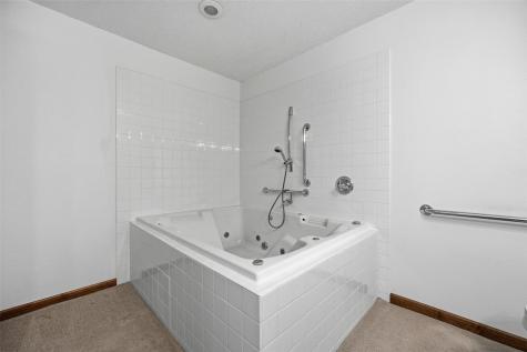 190 Cottage Grove Avenue SE Cedar Rapids IA 52403