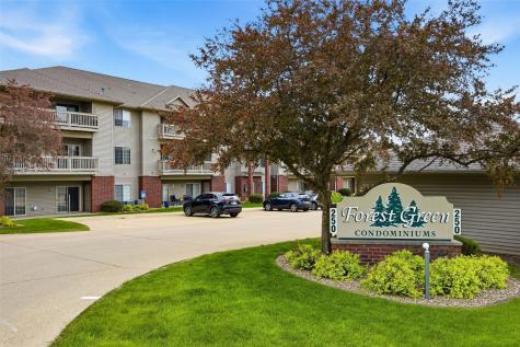 250 Cimarron Drive Hiawatha IA 52233