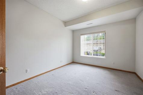 250 Cimarron Drive Hiawatha IA 52233