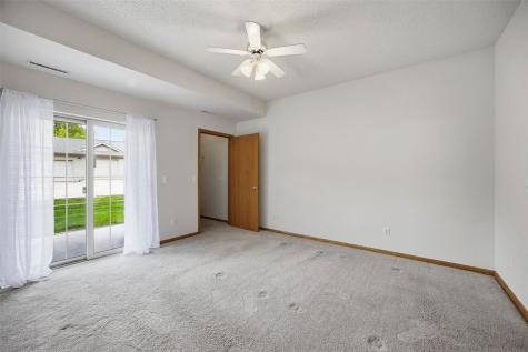 250 Cimarron Drive Hiawatha IA 52233