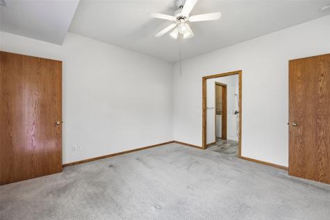 250 Cimarron Drive Hiawatha IA 52233