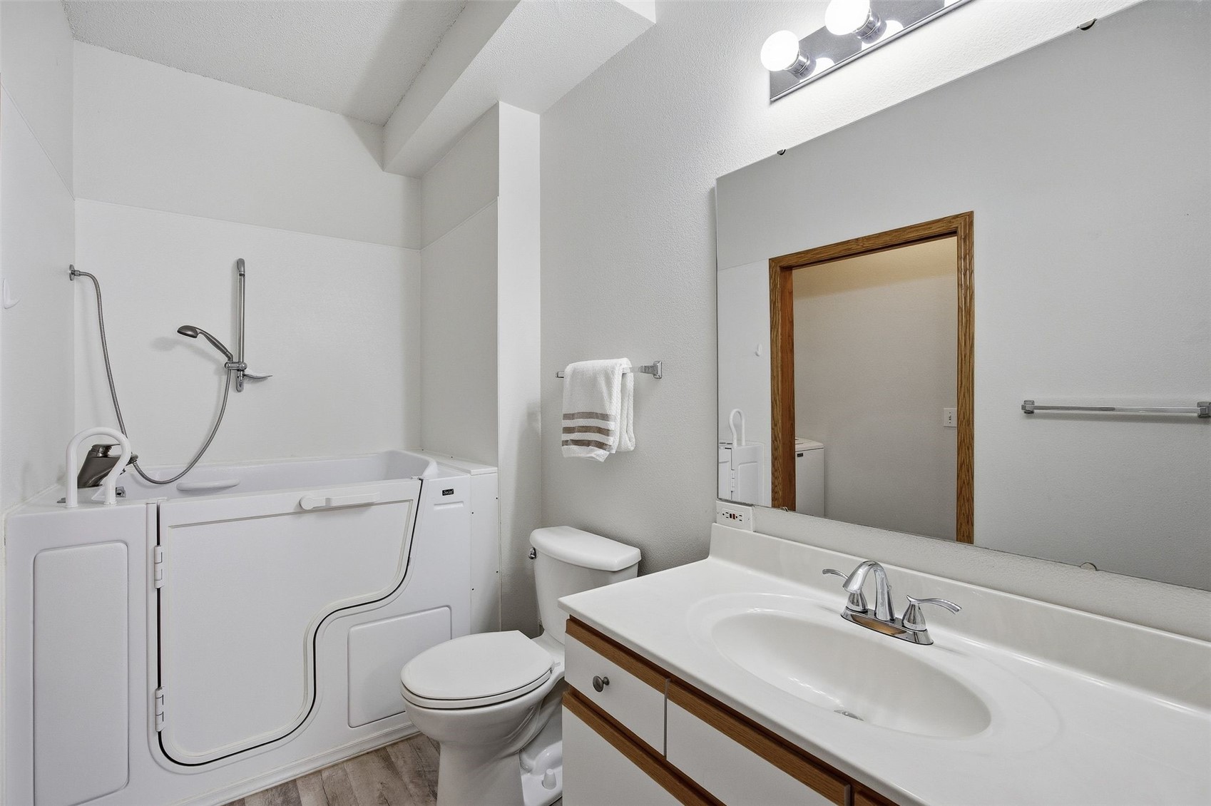250 Cimarron Drive Hiawatha IA 52233
