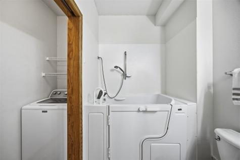 250 Cimarron Drive Hiawatha IA 52233