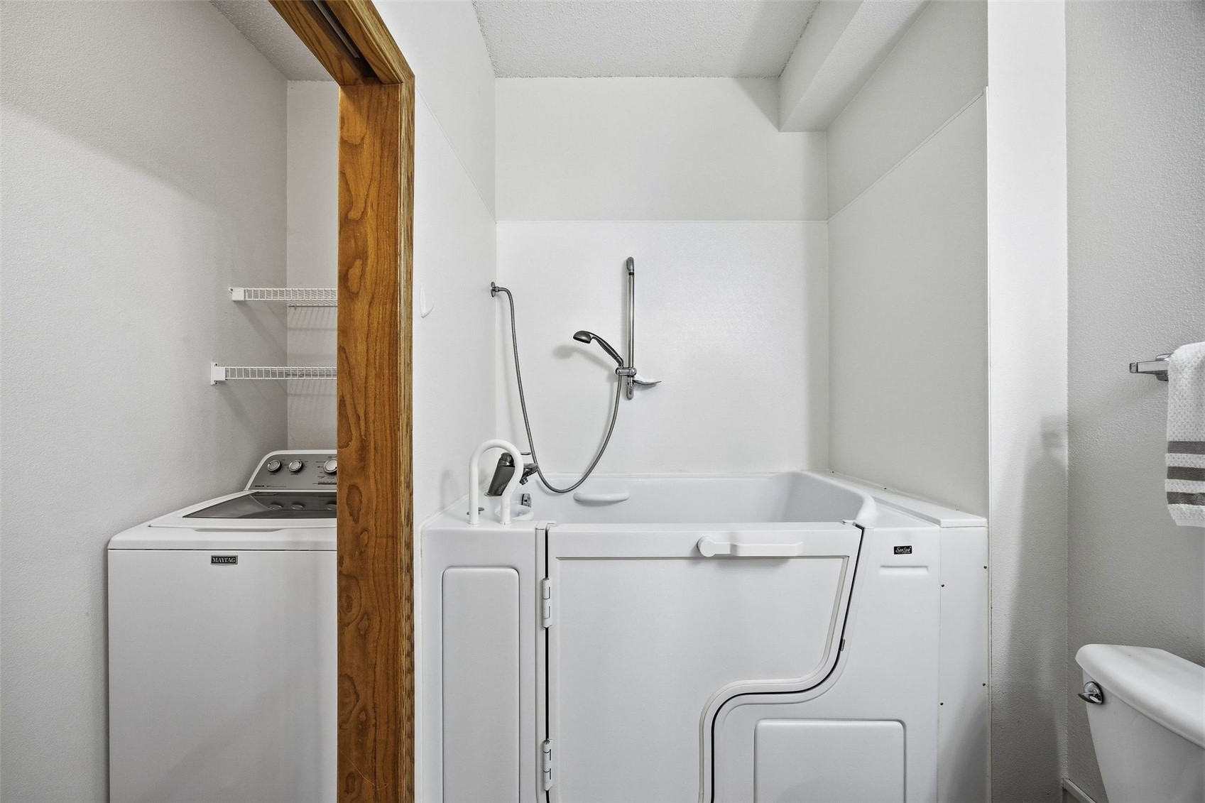 250 Cimarron Drive Hiawatha IA 52233