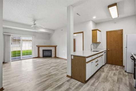 250 Cimarron Drive Hiawatha IA 52233