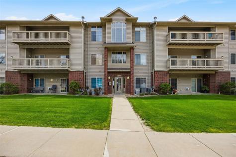 250 Cimarron Drive Hiawatha IA 52233