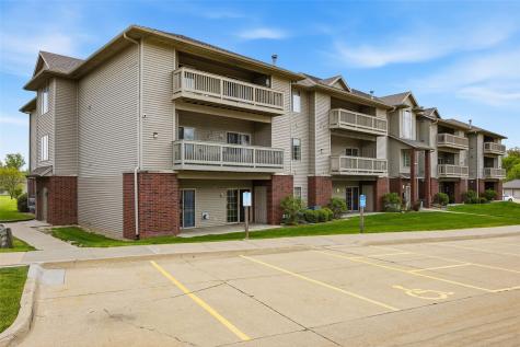 250 Cimarron Drive Hiawatha IA 52233