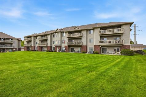 250 Cimarron Drive Hiawatha IA 52233