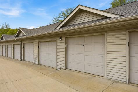 250 Cimarron Drive Hiawatha IA 52233