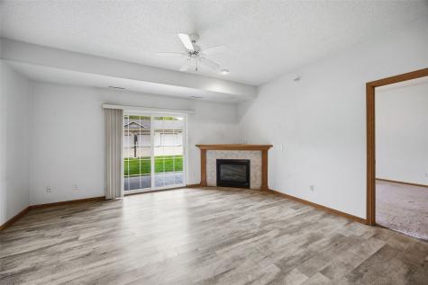 250 Cimarron Drive Hiawatha IA 52233