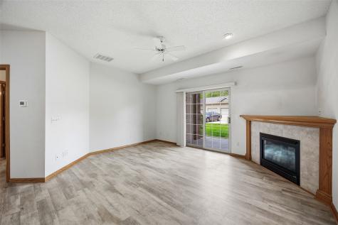 250 Cimarron Drive Hiawatha IA 52233