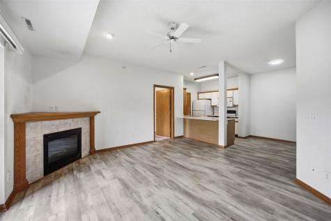 250 Cimarron Drive Hiawatha IA 52233