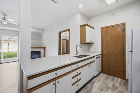 250 Cimarron Drive Hiawatha IA 52233