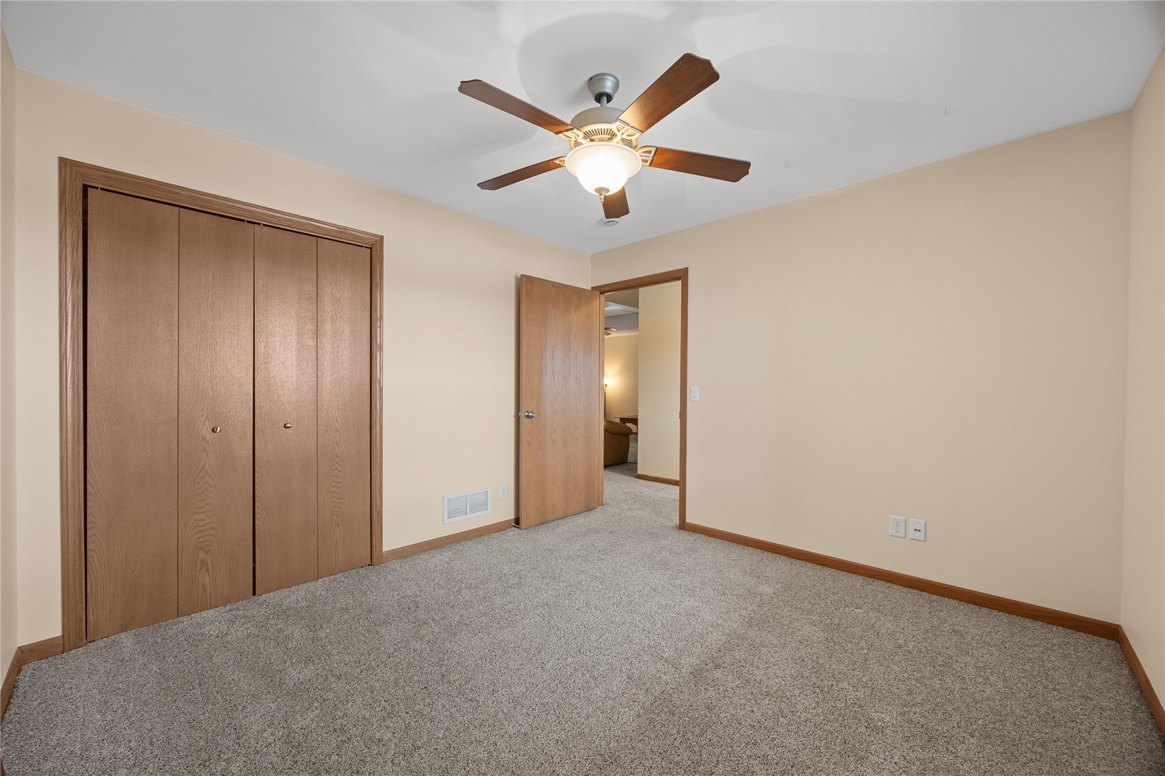 552 Meadow Oak Circle Fairfax IA 52228
