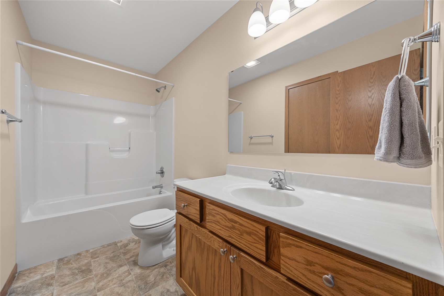 552 Meadow Oak Circle Fairfax IA 52228