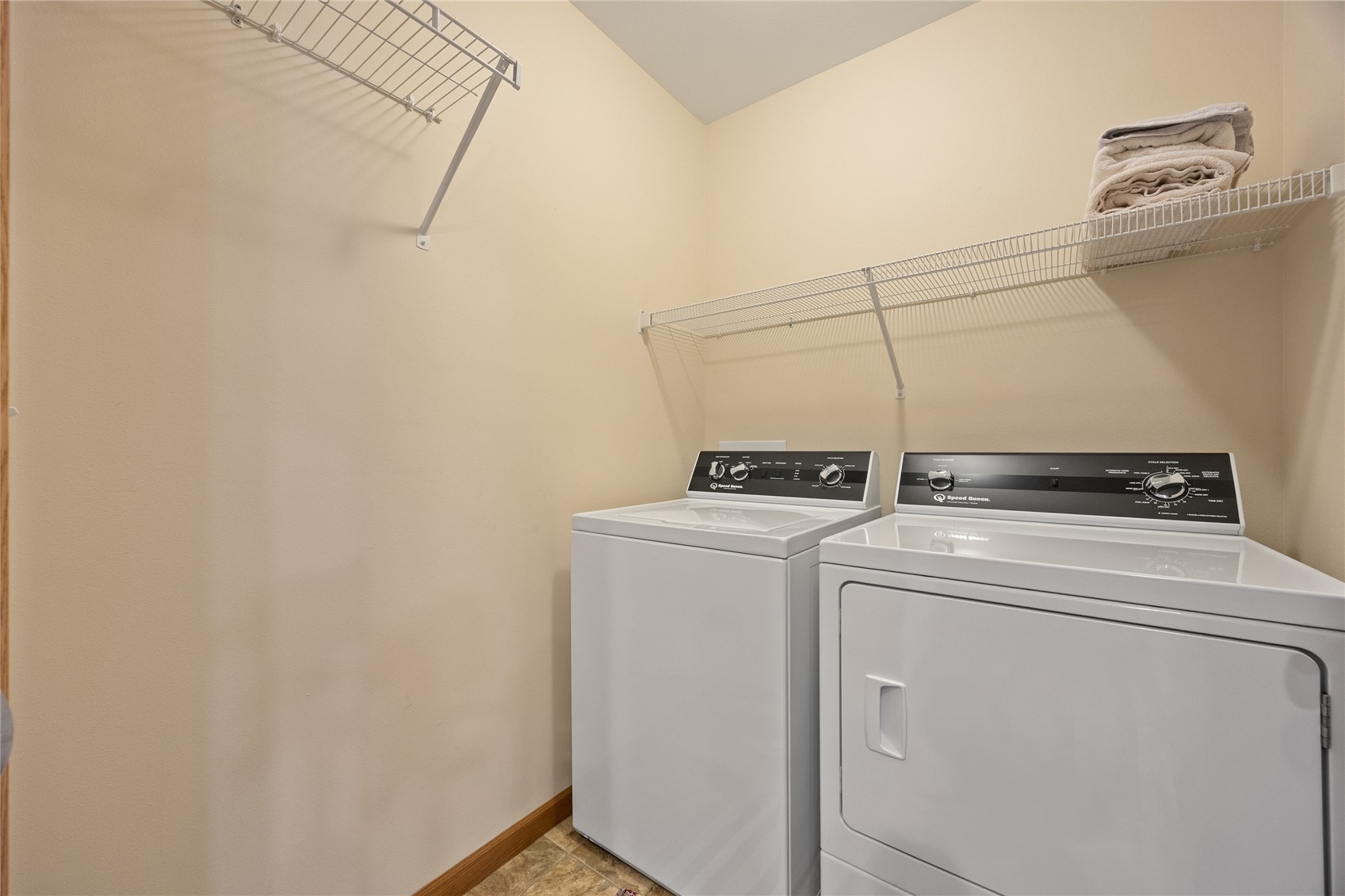 552 Meadow Oak Circle Fairfax IA 52228