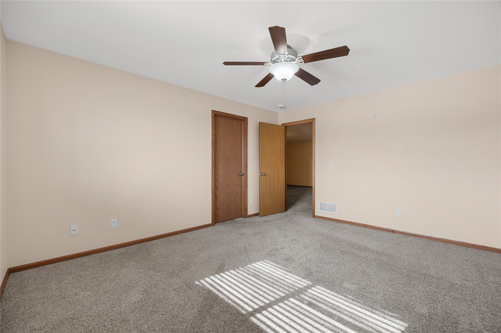 552 Meadow Oak Circle Fairfax IA 52228