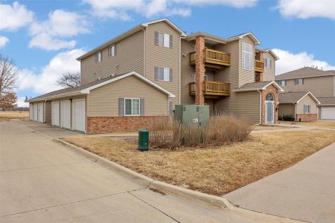 2824 Triple Crown Lane Iowa City IA 52240
