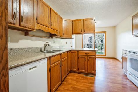 4131 Blue Jay Drive NE Cedar Rapids IA 52402