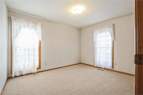 4131 Blue Jay Drive NE Cedar Rapids IA 52402