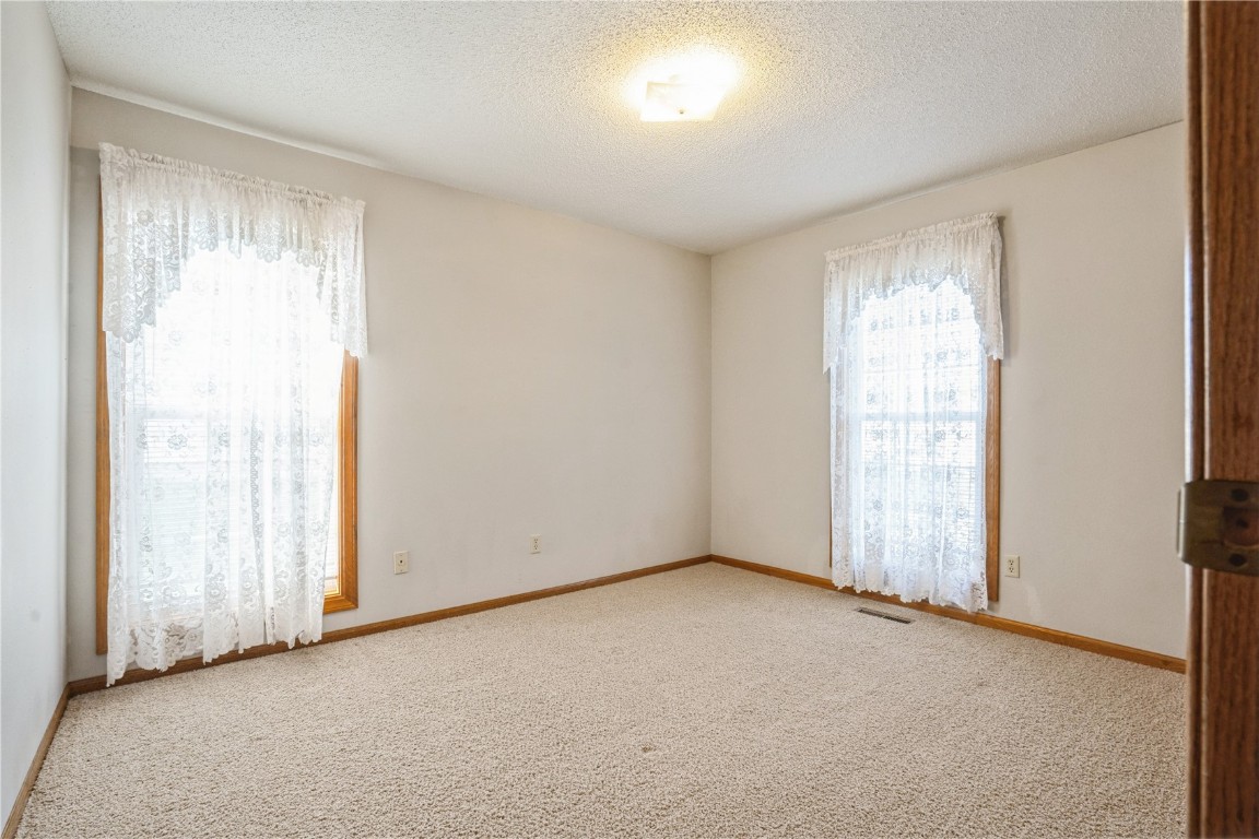 4131 Blue Jay Drive NE Cedar Rapids IA 52402