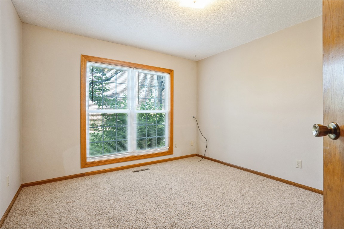 4131 Blue Jay Drive NE Cedar Rapids IA 52402