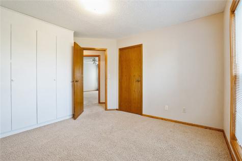 4131 Blue Jay Drive NE Cedar Rapids IA 52402