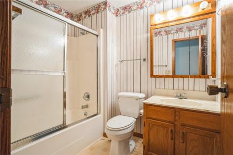4131 Blue Jay Drive NE Cedar Rapids IA 52402
