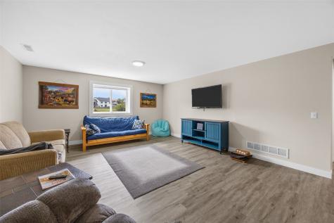 469 Chamber Drive Anamosa IA 52205