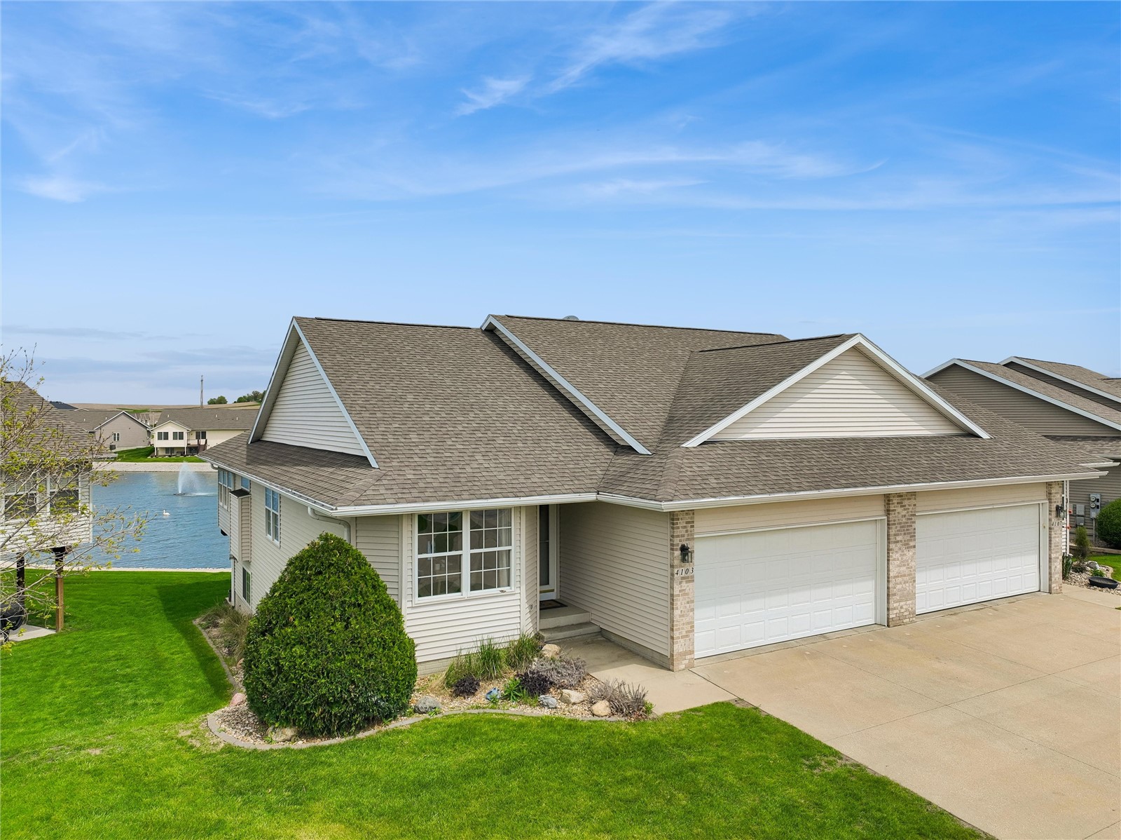 4103 Lakeview SW Cedar Rapids IA 52404