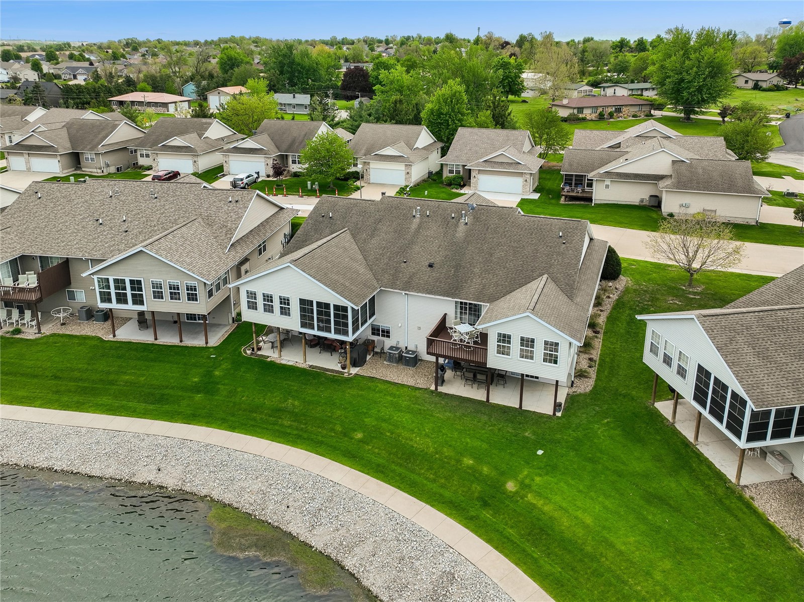 4103 Lakeview SW Cedar Rapids IA 52404
