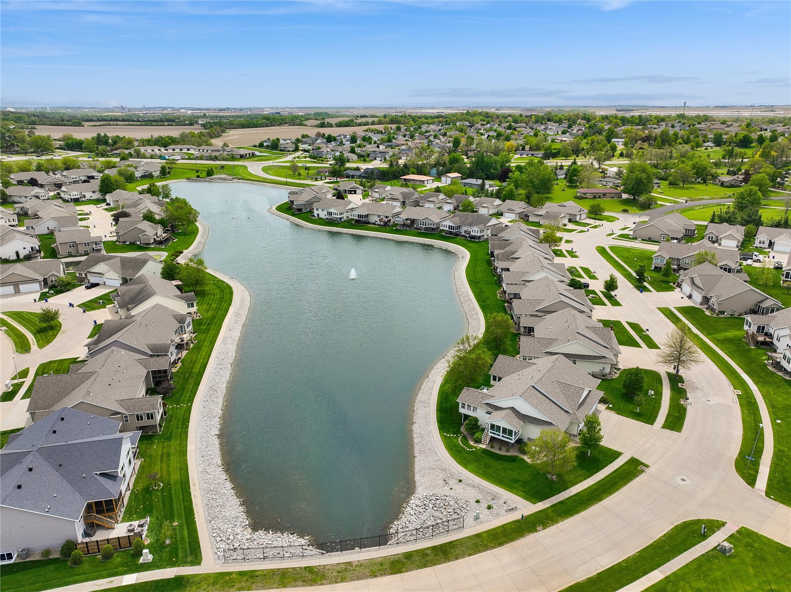 4103 Lakeview SW Cedar Rapids IA 52404
