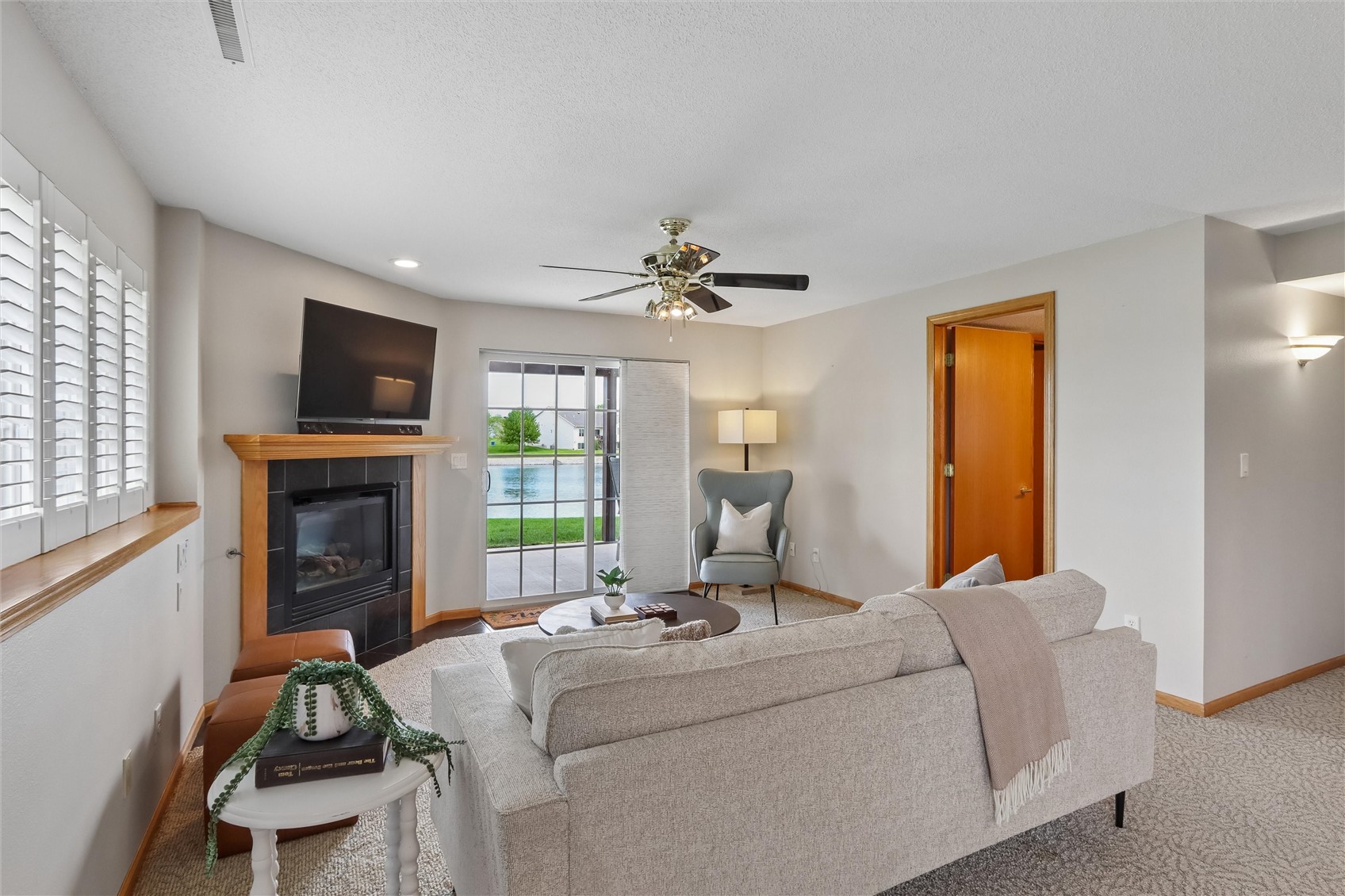 4103 Lakeview SW Cedar Rapids IA 52404