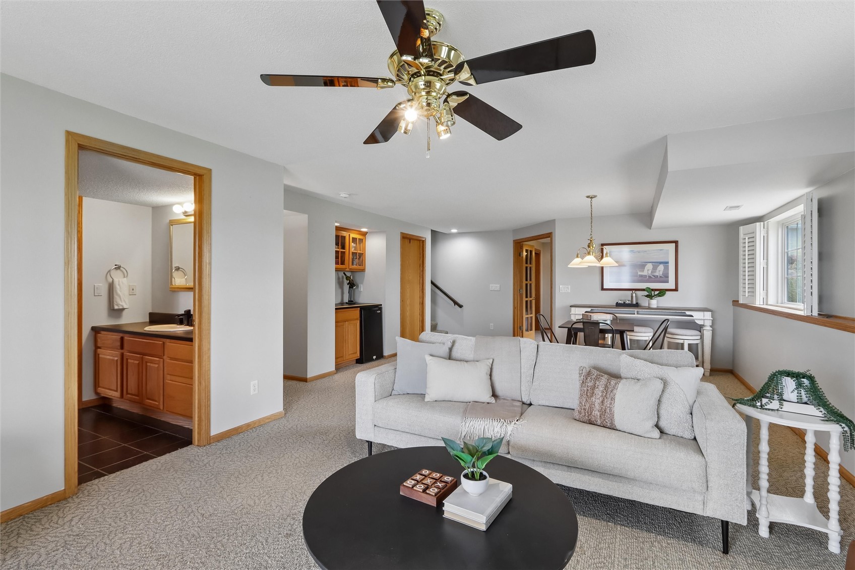 4103 Lakeview SW Cedar Rapids IA 52404