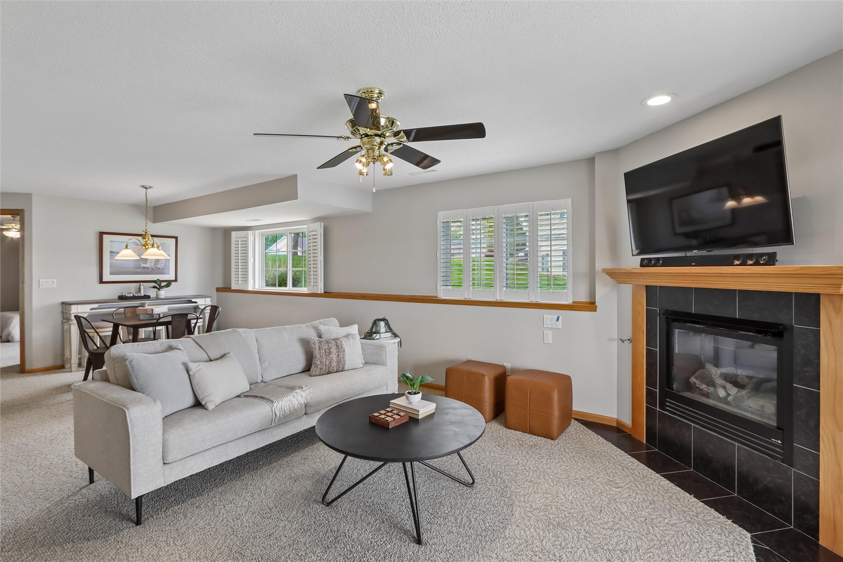 4103 Lakeview SW Cedar Rapids IA 52404