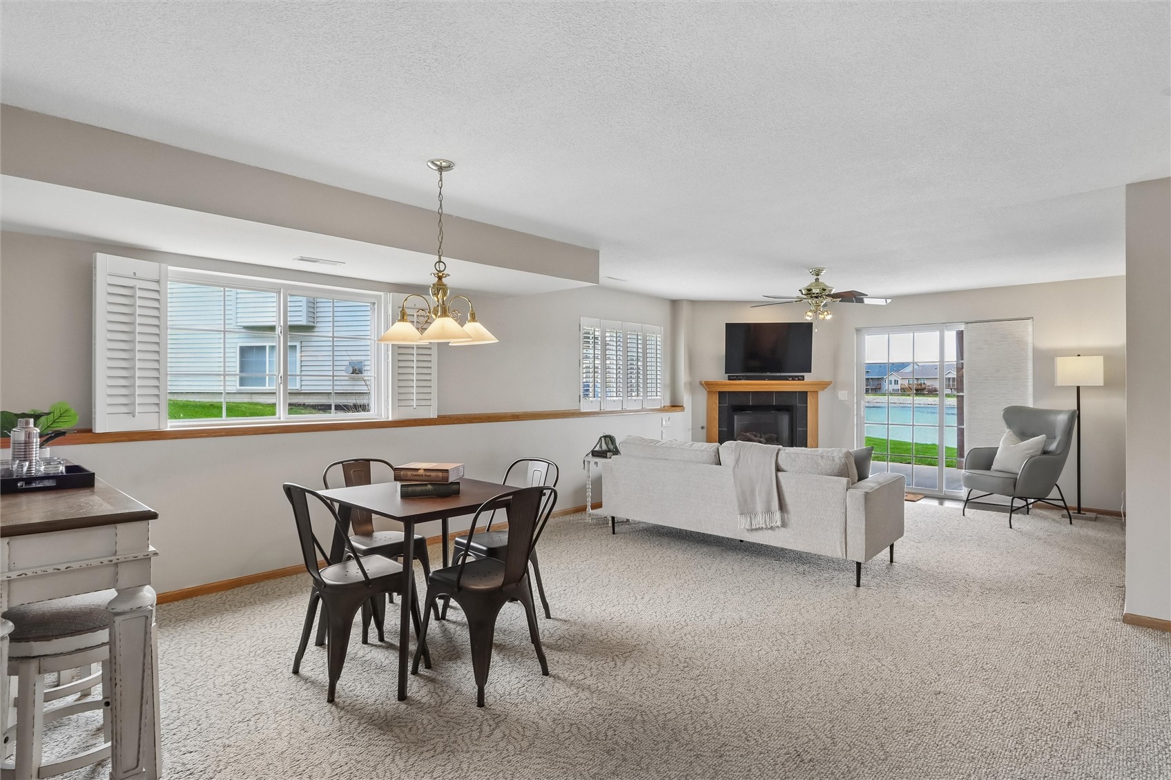 4103 Lakeview SW Cedar Rapids IA 52404