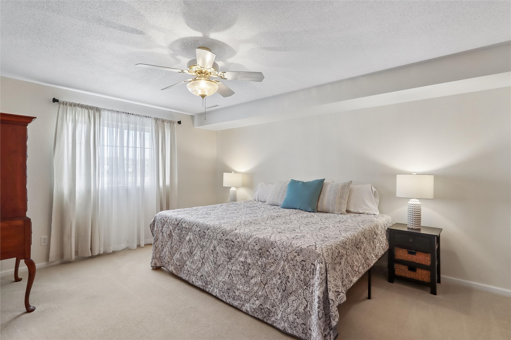 4103 Lakeview SW Cedar Rapids IA 52404