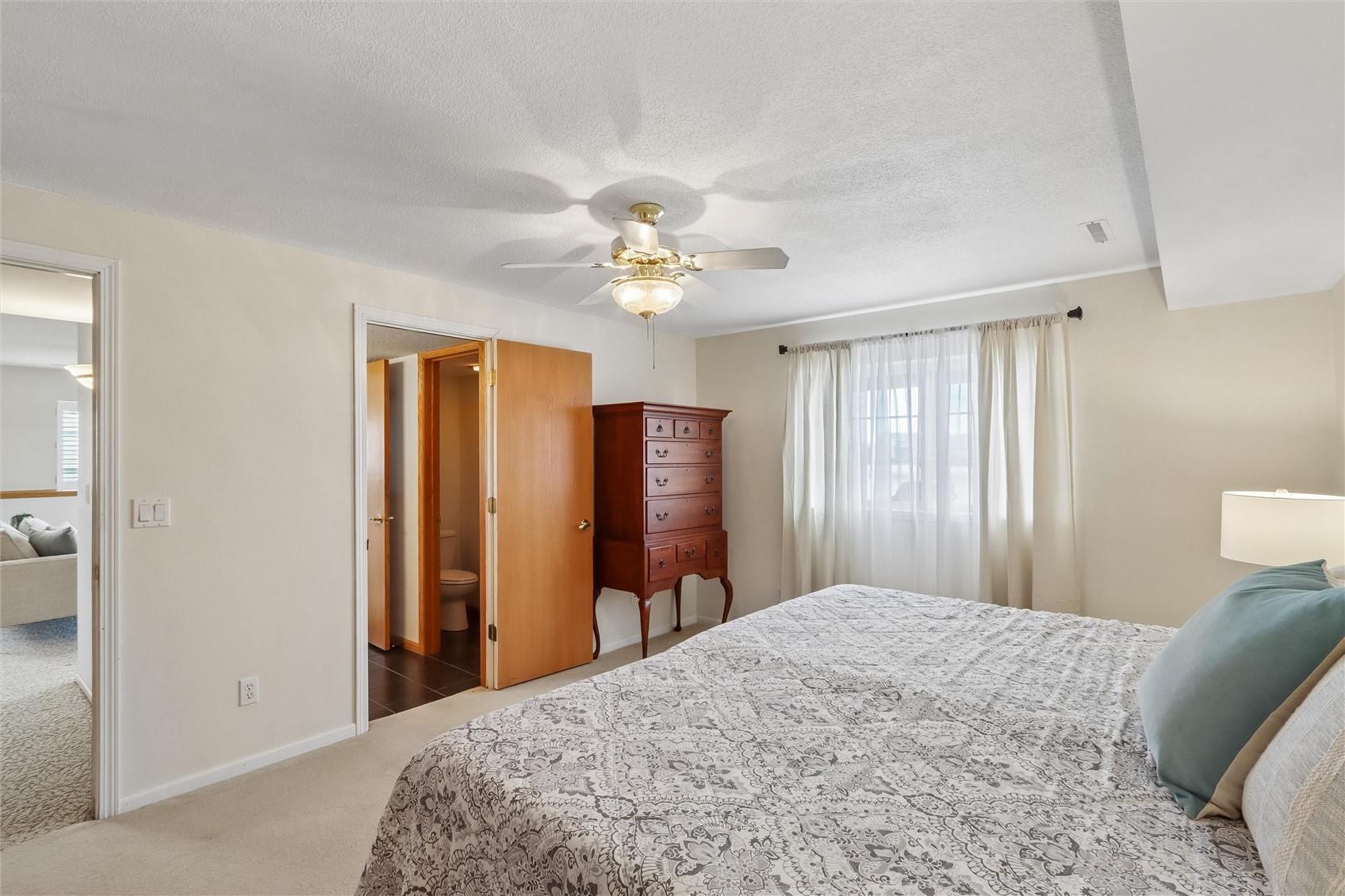 4103 Lakeview SW Cedar Rapids IA 52404
