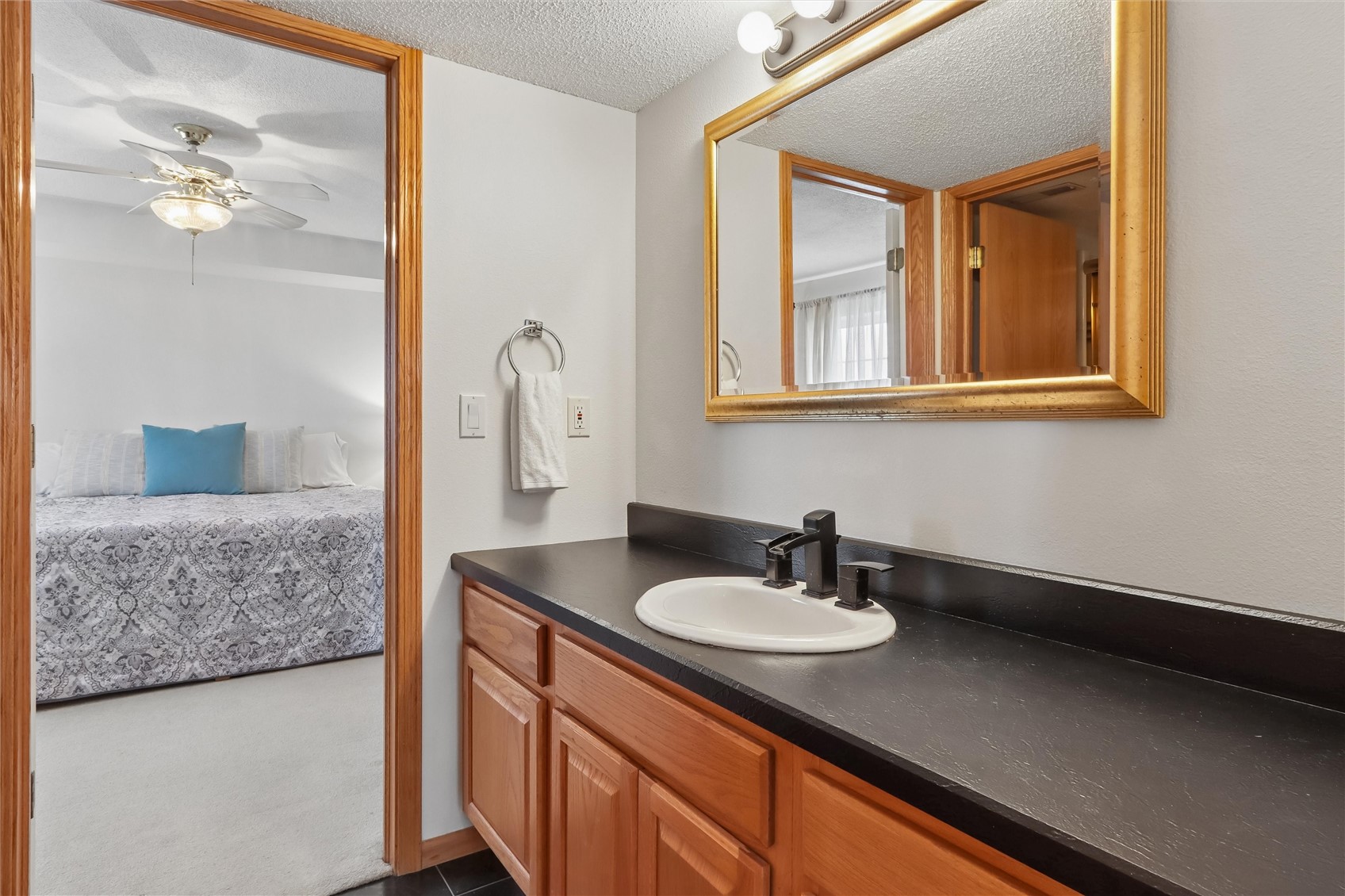 4103 Lakeview SW Cedar Rapids IA 52404